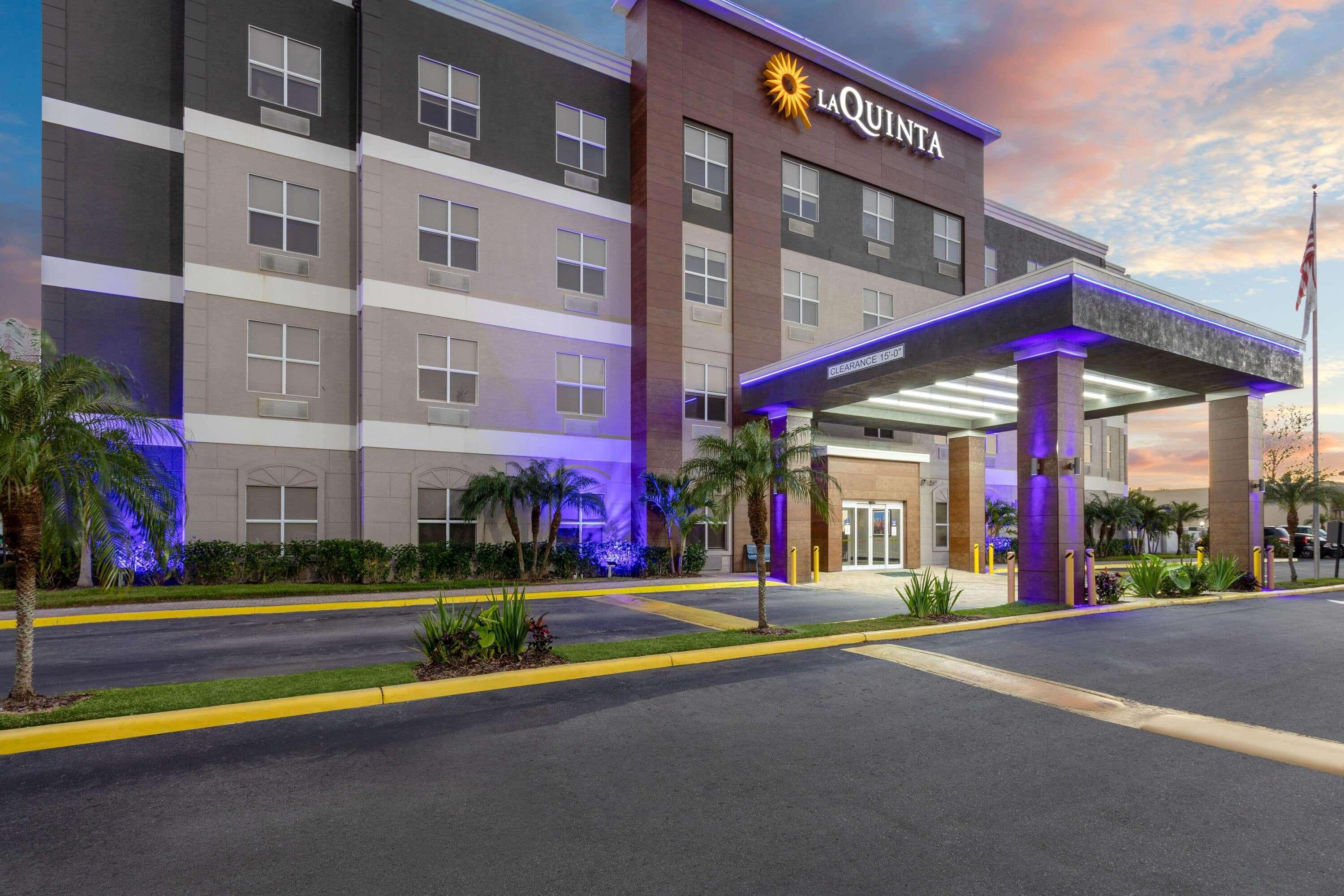 La Quinta By Wyndham Tampa Central Hotel Exterior photo